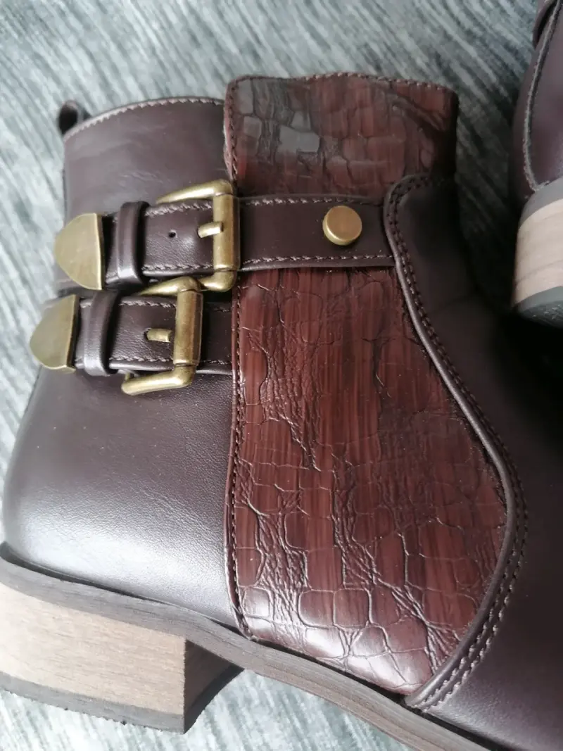 Botines marrones con hebillas - 3
