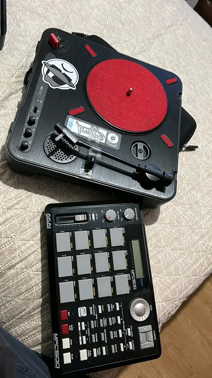 Beat machine Akai MPC500 - 2