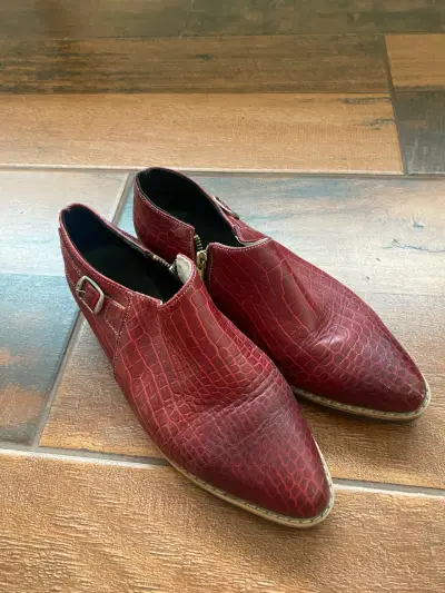 Zapatos rojos texturizados mujer - miniatura 2