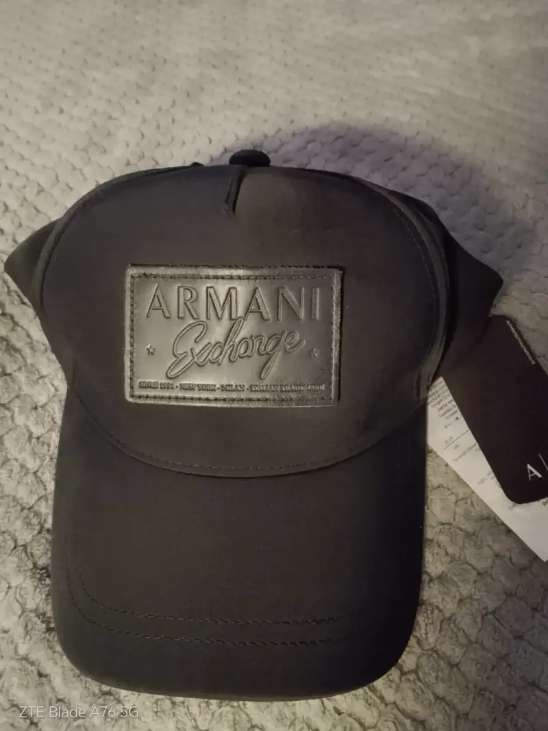 Gorra negra Armani Exchange