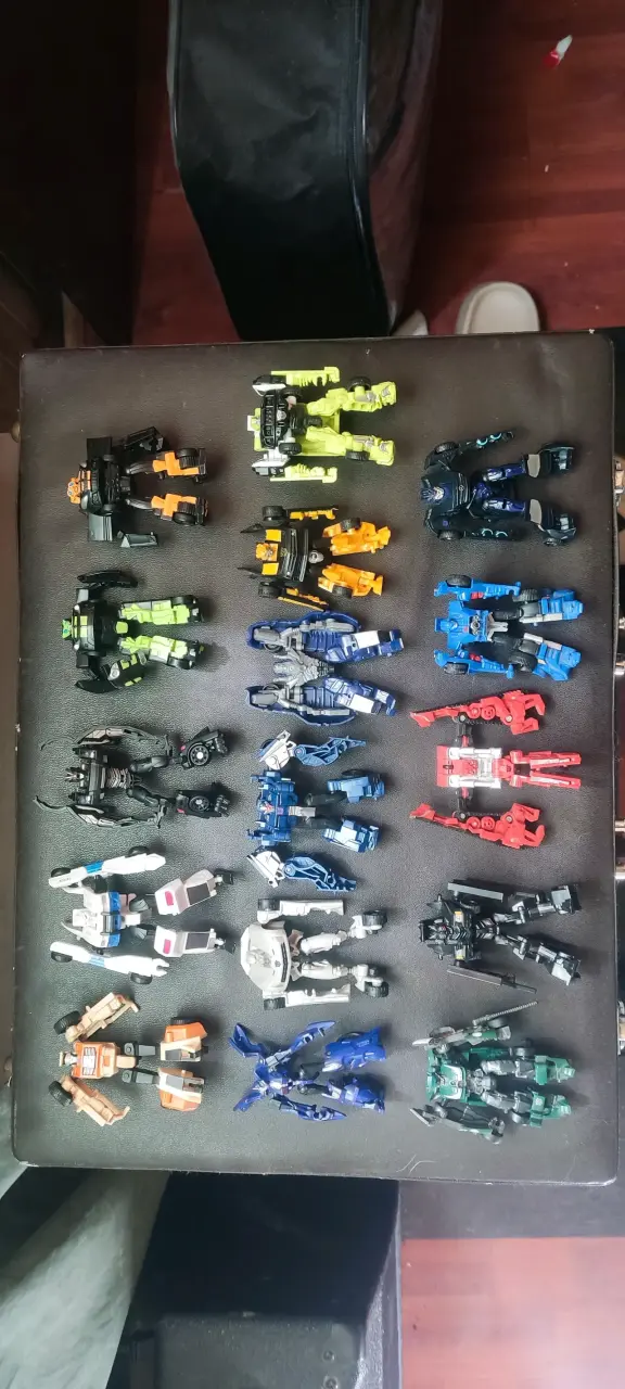 Lote de mini robots transformers leyend class - 1