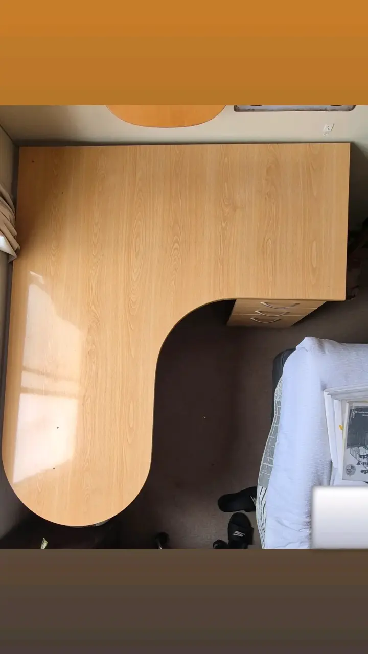 Escritorio de madera en L - 1