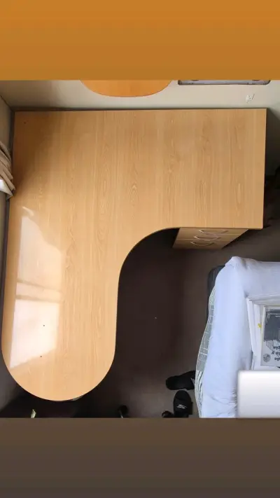 Escritorio de madera en L - miniatura 1