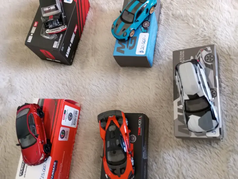 Modelos a escala Tarmac y Mini GT - 2