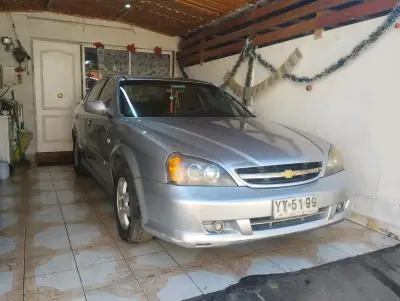 Auto Chevrolet plateado - miniatura 4