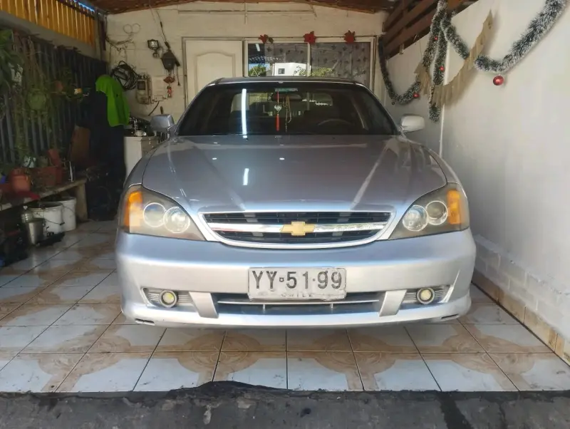 Auto Chevrolet plateado - 6