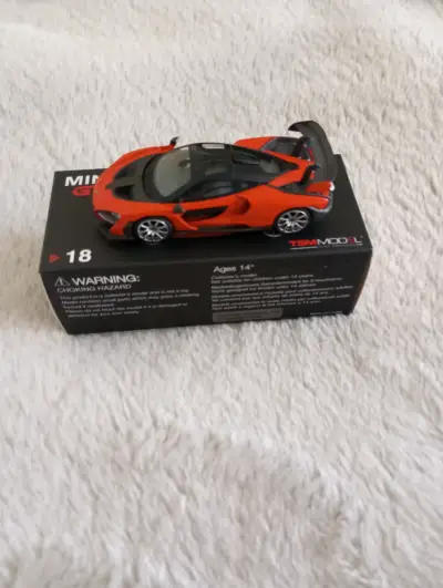 Auto a escala McLaren rojo - miniatura 2