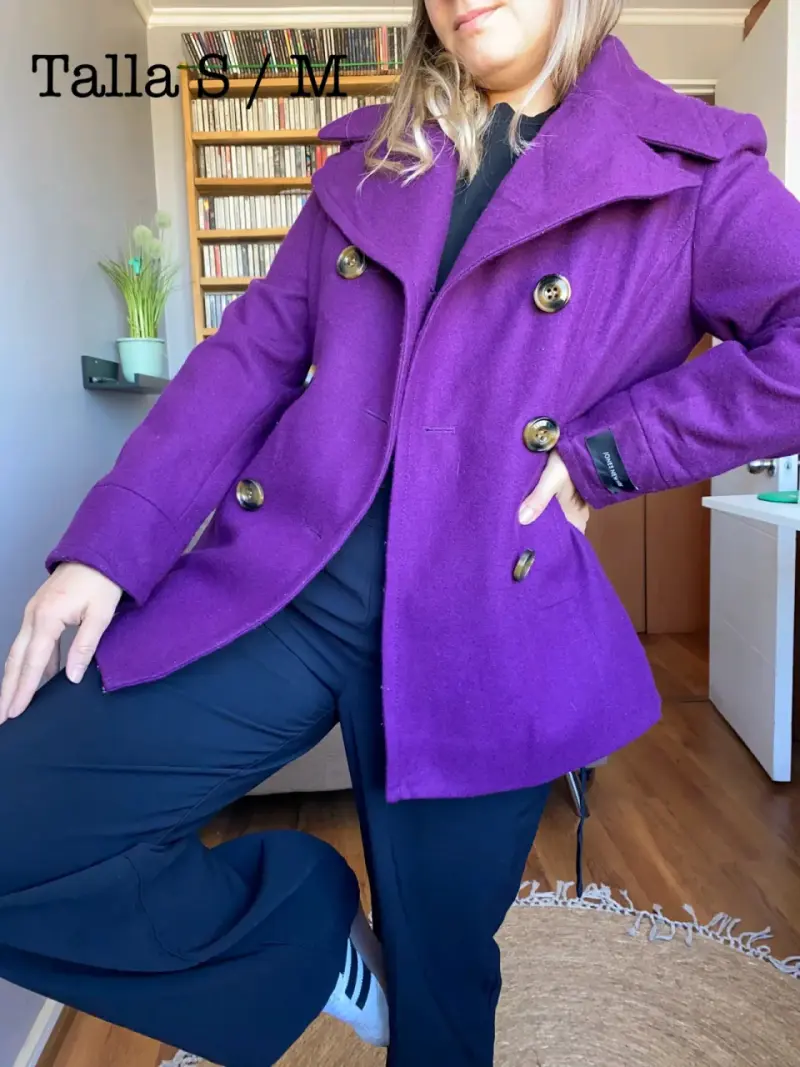 Abrigo morado mujer