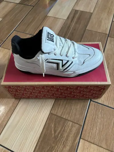 Zapatillas Vans blancas - miniatura 1