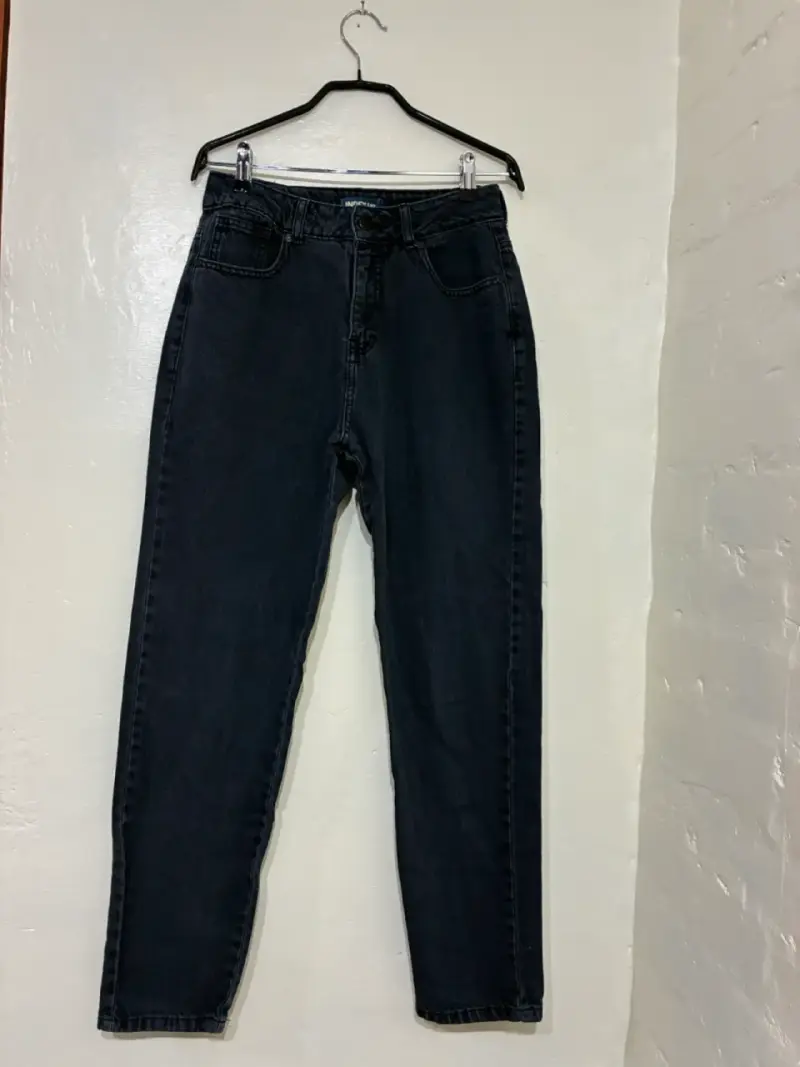 Jeans negros de tiro alto - 1