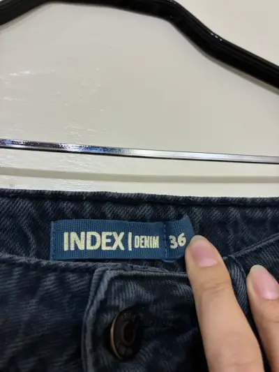Jeans negros de tiro alto - miniatura 3