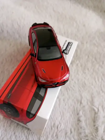 Auto a escala rojo modelo deportivo - miniatura 1