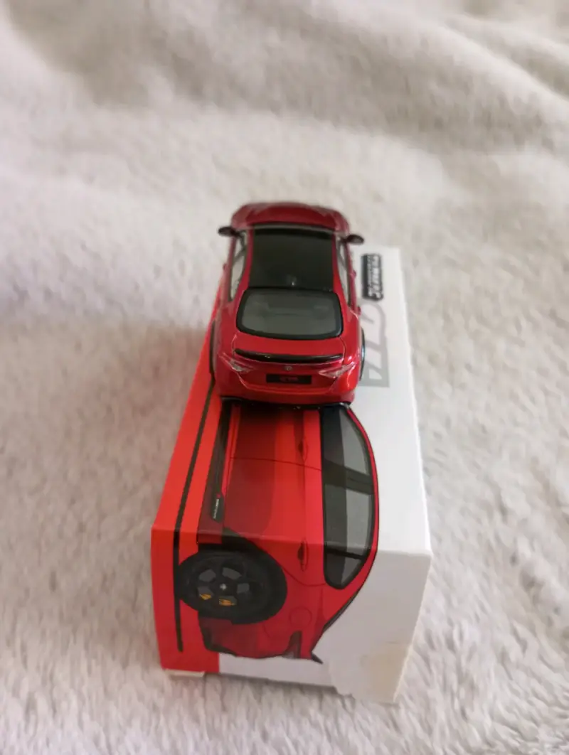 Auto a escala rojo modelo deportivo - 3