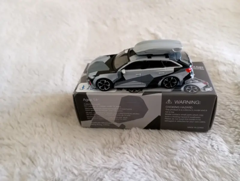 Auto a escala Audi gris - 2