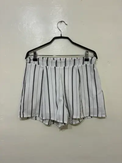Shorts blancos a rayas - miniatura 2
