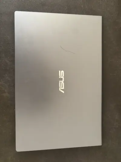 Notebook ASUS con Ryzen 7 - miniatura 2