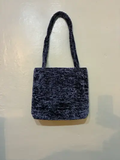 Bolso de peluche gris oscuro - miniatura 1