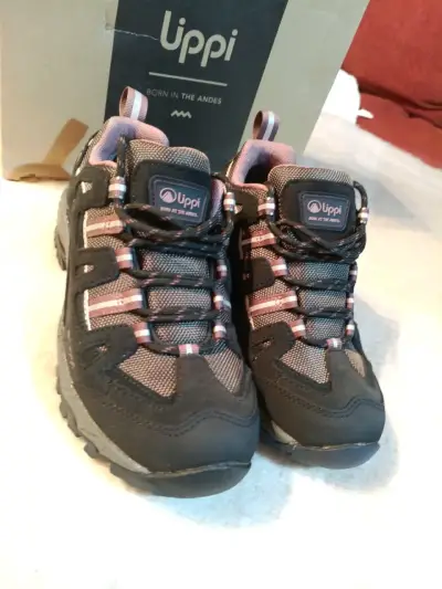 Zapatillas de trekking Uppsi negras - miniatura 1