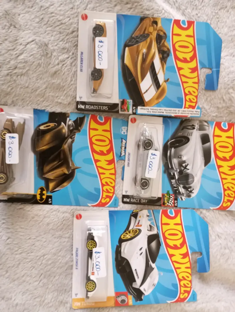 Autos Hot Wheels variados