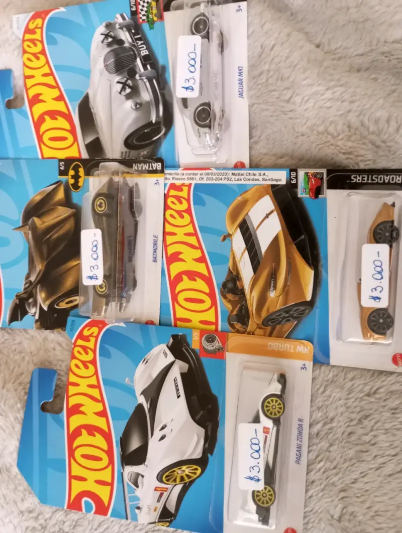 Autos Hot Wheels variados - 3
