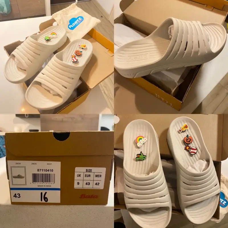 Sandalias blancas tipo slide con decoraciones