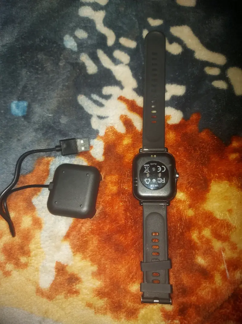 Smartwatch con cargador negro - 2