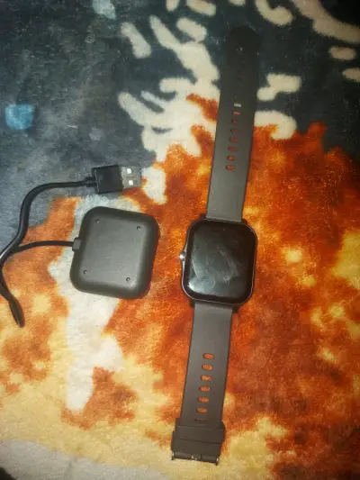 Smartwatch con cargador negro - miniatura 4