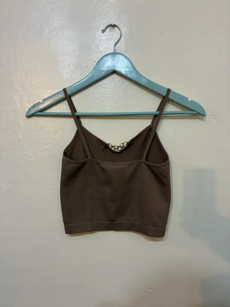 Crop top marrón con tirantes - 1