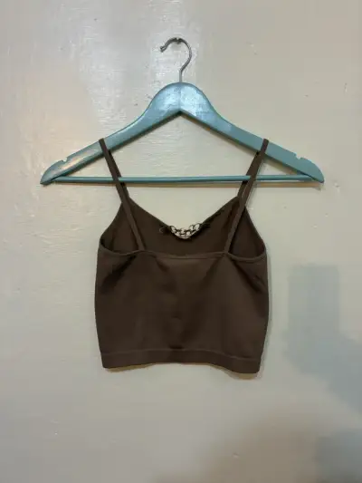 Crop top marrón con tirantes - miniatura 1