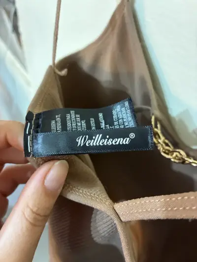 Crop top marrón con tirantes - miniatura 3