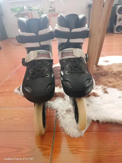 Patines en línea blancos y negros - miniatura 3