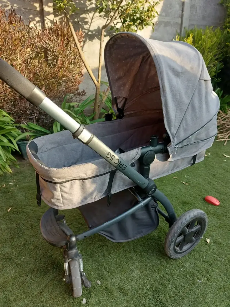 Coche de bebé Epic 5G gris+silla de auto