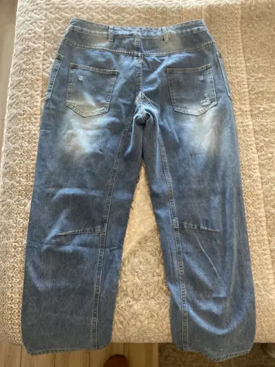 Jeans de mezclilla azul gastados - miniatura 1