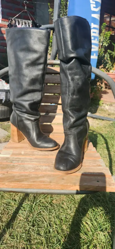 Botas negras de cuero con taco - miniatura 2