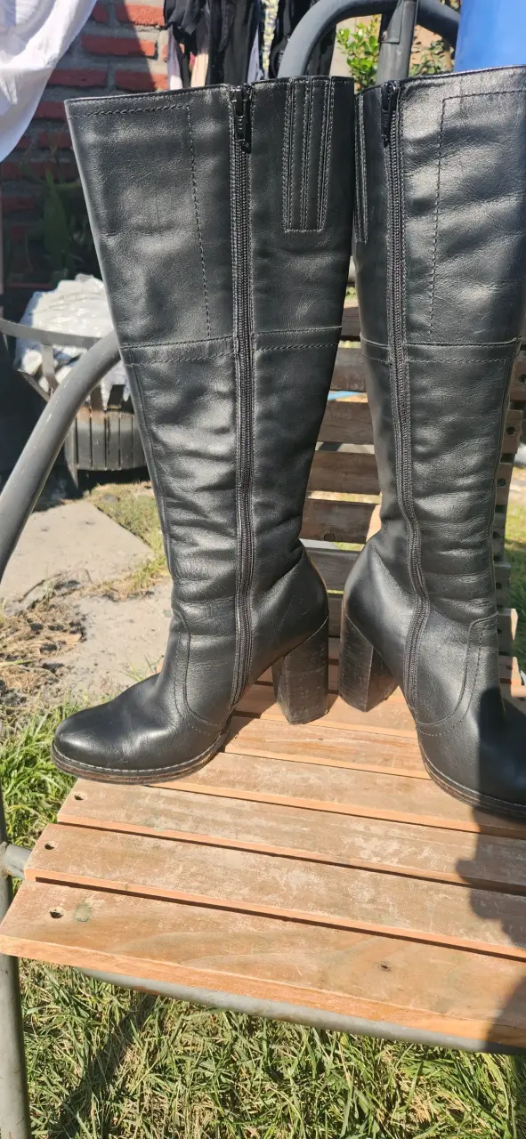 Botas negras de cuero con taco - 3