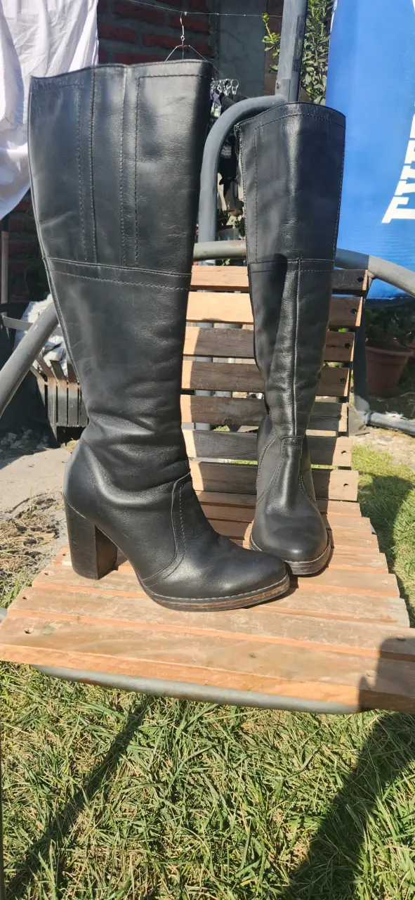 Botas negras de cuero con taco - 4