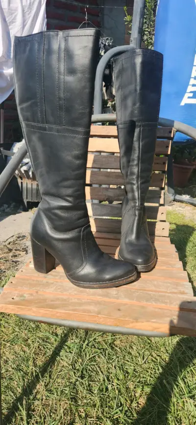 Botas negras de cuero con taco - miniatura 4