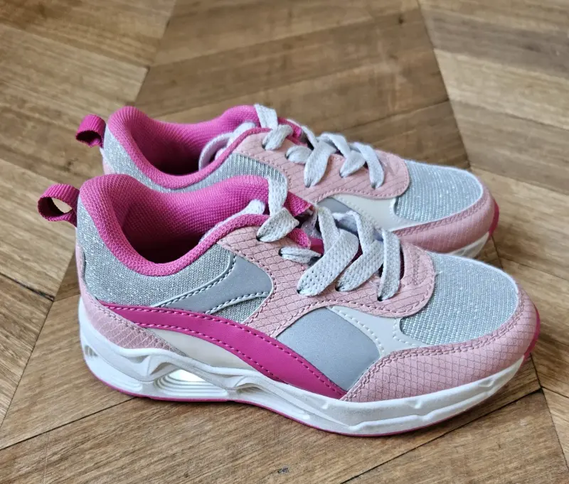 Zapatillas niña nuevas con luces marca yamp - 1