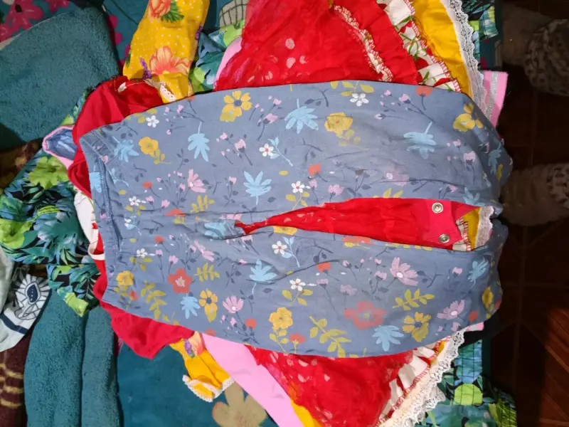 Pantalones infantiles floreados