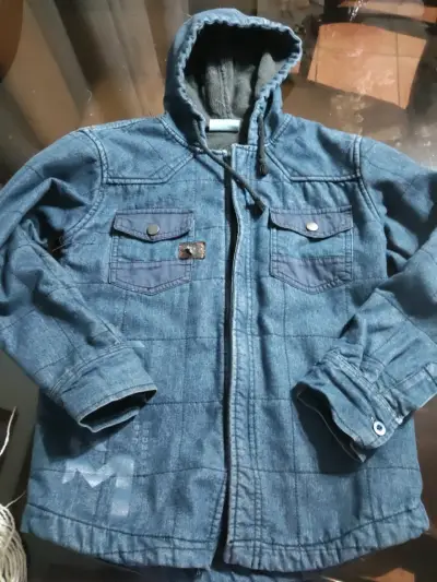 Chaqueta de mezclilla con capucha niña - miniatura 1