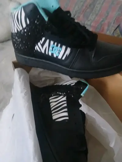 Zapatillas negras estilo cebra - miniatura 2
