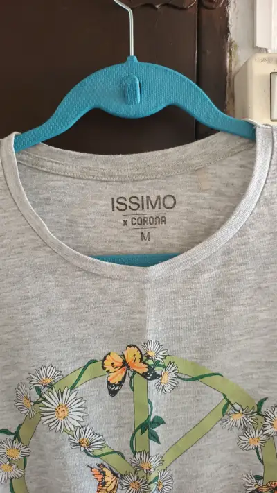 Polera gris con diseño floral - miniatura 3