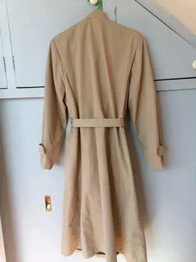 Trench coat beige con cinturón - miniatura 2