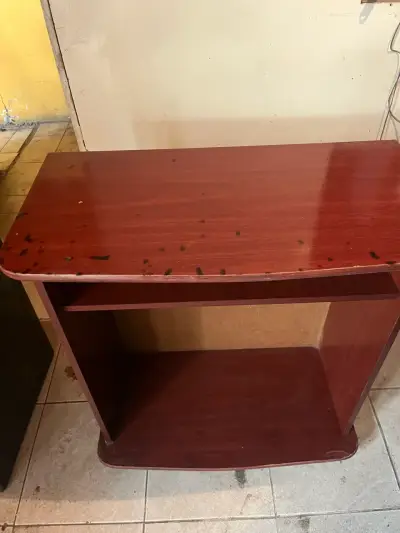 Mesa de TV de madera con ruedas y dos veladores - miniatura 2
