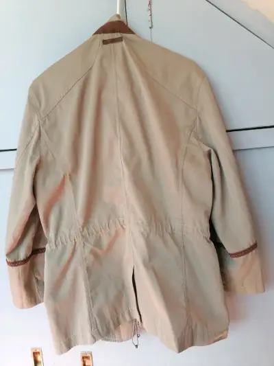 Chaqueta beige con detalles marrones - miniatura 3