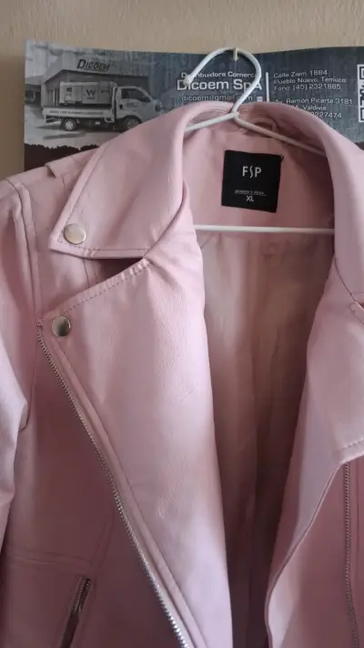 Chaqueta rosada de cuero sintético - miniatura 1