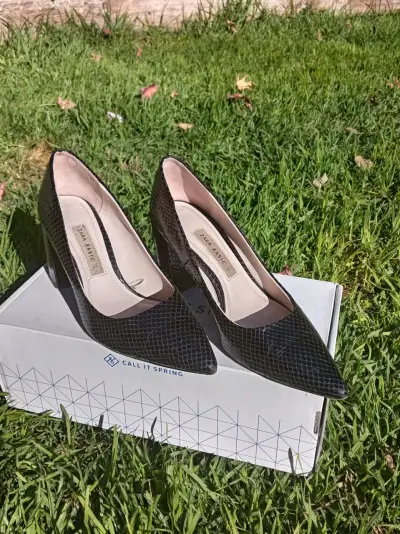 Zapatos tacón negro con textura - miniatura 1