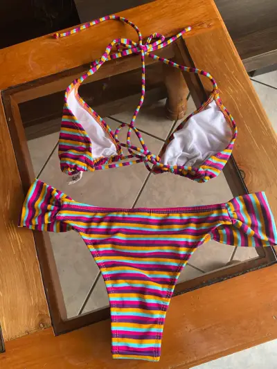 Bikini rayado colorido - miniatura 2