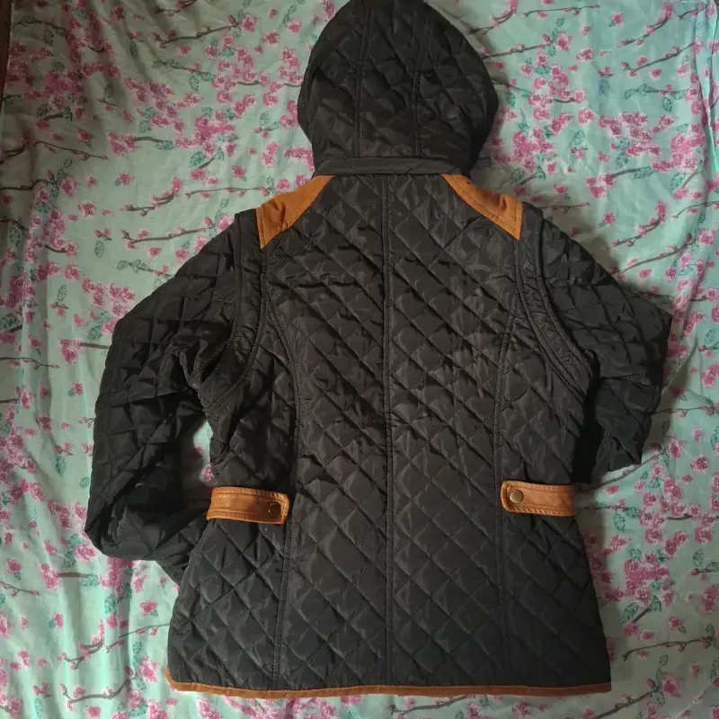 Chaqueta acolchada negra con capucha - 2