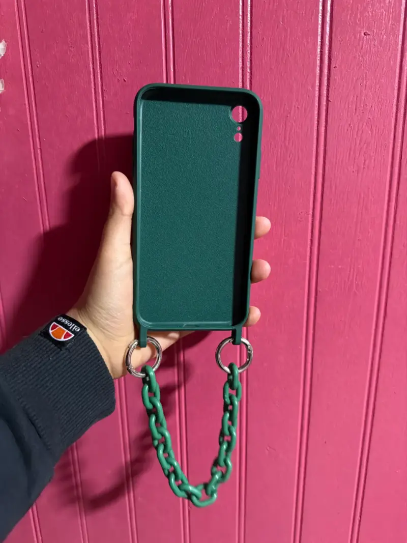 Funda verde con cadena para iPhone XR - 2